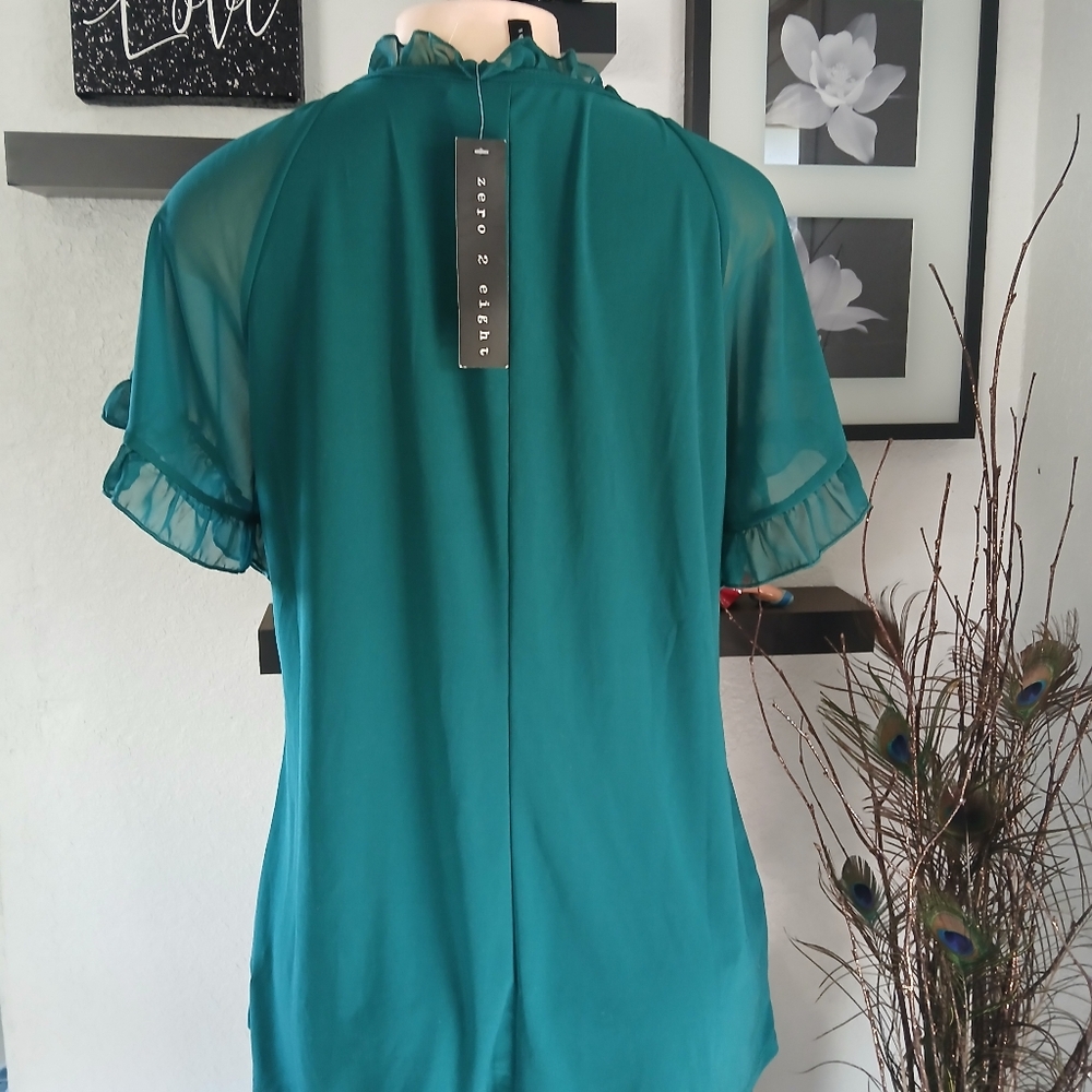 Elegant Green Ruffle Sleeve Blouse - Picture 5 of 10